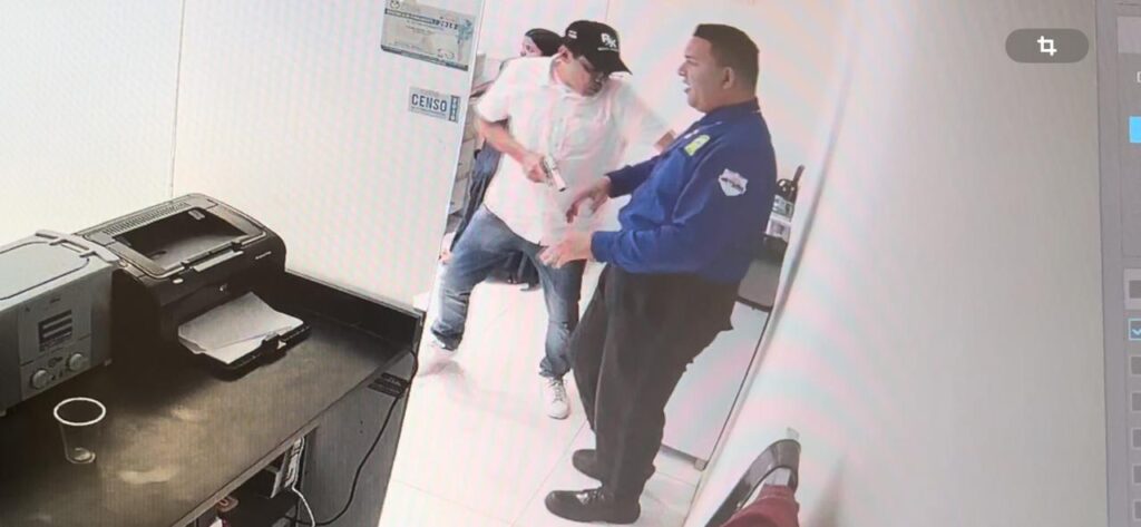 Las autoridades están tras la pista de los autores del robo a una joyería en el centro comercial Mayales