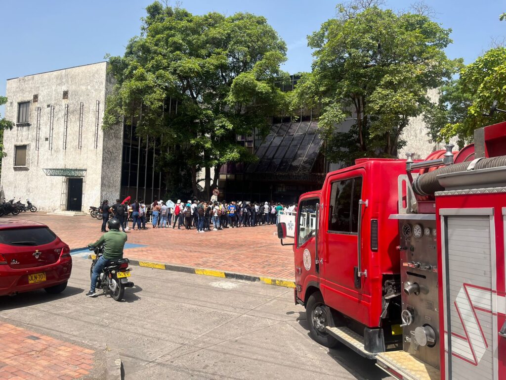 Con el acompañamiento del Cuerpo de Bomberos, SENA Cesar realizó simulacro de emergencias